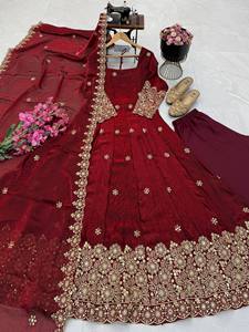 Robe longue traditionnelle indienne et pakistanaise pour femmes, brodée, avec dupatta, coupe ample, en coton, pour mariage, couleur Rose Madder - Product Image 3