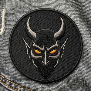 Parche termoadhesivo circular con huella de mano ensangrentada, insignia bordada a máquina, aplique de palma de sangre roja para fanáticos del horror, decoración para chaquetas de mezclilla y bolsos - Product Image 6