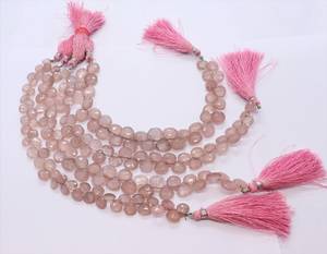 Perles de Quartz Fraise Rose Naturel Facettées en Forme de Cœur, Briolette, Fil de 8 Pouces, 8-9MM, Vente en Gros - Product Image 1