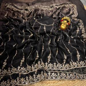 Sari de seda espacial de doble tono vibrante con trabajo tradicional de Zari Mango y blusa de diseñador completamente cosida para un glamour festivo - Product Image 2