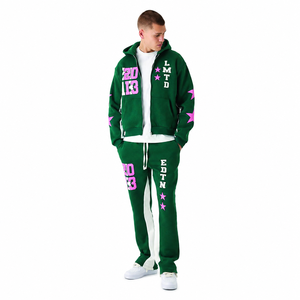 Conjunto Deportivo Verde con Capucha para Hombre, Pantalones y Sudadera de Algodón con Estampado de Letras Rosas y Cierre con Cordón - Product Image 1