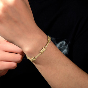 Brazalete Unisex Chapado en Oro con Diamantes Estilo Hiphop con Motivo de Estrella - Product Image 4