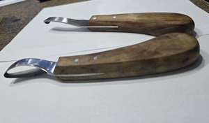 Cuchillo de Herrador de Acero Inoxidable Hecho a Mano con Mango de Madera, Herramientas de Recorte de Cascos para Caballos, Herramientas de Herrador, Recortador de Cascos para Cabras y Ovejas - Product Image 2
