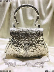 กระเป๋าคลัทช์โลหะทำมือสไตล์วินเทจสำหรับเจ้าสาว  งานฝีมือสุดหรู ราคาประหยัด จาก Shakuntala Textiles - Product Image 6