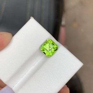 พลอยเพอริดอทดิบธรรมชาติทรงเหลี่ยมสีเขียวคุณภาพพรีเมียมสำหรับทำเครื่องประดับพลอยเพอริดอตอันล้ำค่า - Product Image 4