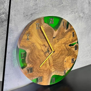 Horloge murale personnalisée en bois de manguier remplie de résine bleu-gris de qualité supérieure, fabriquée en Inde - Product Image 2