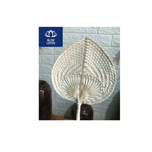 Très demandé : Éventail à main en fibre de palme écologique, sûr et propre, produit 100% végétal, idéal pour le refroidissement et la décoration d'événements, fournisseur direct - Product Image 1