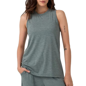 Débardeur en coton respirant pour femme, couleur unie, léger, sans manches, avec design personnalisé disponible - Product Image 1