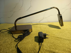 Lampe de table LED réglable Lumetal, abat-jour rectangulaire noir, commande par bouton, intensité variable, blanc chaud 3000K, corps en métal, design européen - Product Image 5