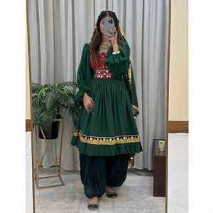 Robe vintage afghane unique pour femmes, style Kuchi tendance, broderie à la main, décoration en dentelle, taille naturelle - Product Image 4