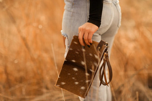 Pochette de soirée en cuir véritable de vachette à poils pour femme, sac à main rustique en cuir tacheté - Product Image 2