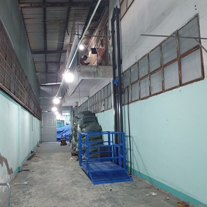 Pratique avec un élévateur de cargaison hydraulique de 500kg et 3m de hauteur pour l'entrepôt Rail de guidage vertical Ascenseur de cargaison Garantie 1 an au Vietnam - Product Image 4