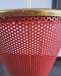 ที่วางร่มโลหะรูปทรงร่มสีแดง ที่เก็บของตกแต่งสร้างสรรค์สำหรับทางเข้าบ้าน ห้องเด็ก ร้านกาแฟ และใช้เป็นของขวัญ - Product Image 3