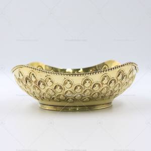 El brillo metálico intenso de una tazón de latón para servir hace que cada plato luzca más delicioso y atractivo. - Product Image 1