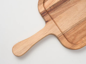 Planche à découper en bois pour la cuisine avec poignée, idéale pour servir les charcuteries et couper le fromage - Product Image 6