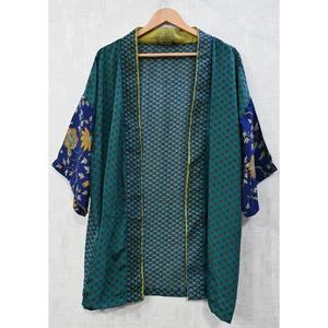 Kimono court en soie indienne, peignoir imprimé fait main, vêtement de nuit, robe de chambre pour femme, tenue de détente - Product Image 1