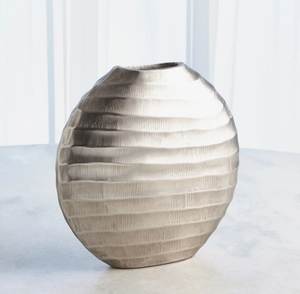 Vase globe en métal argenté texturé - Contenant rond moderne pour table, idéal pour la décoration intérieure contemporaine et comme accent de luxe pour étagère - Product Image 3