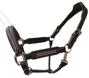 Harnais de luxe en cuir pour cheval avec frontal en cristal rembourré FAB International HL-103 – Confortable et durable pour l'équitation - Product Image 1