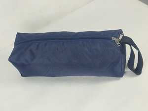 Pochette utilitaire rectangulaire bleu marine avec fermeture éclair, poignée souple, suspendable, en polyester durable, pour rangement de fournitures de bureau et cosmétiques - Product Image 1