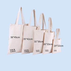 Bolsas de tela blancas minimalistas hechas de 100% algodón puro para viajes ligeros y compras. - Product Image 1