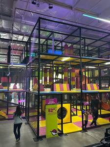 Parcours de trampoline intérieur géant personnalisable pour enfants, avec attractions et jeux de saut, type Ninja Warrior, en promotion - Product Image 2