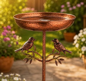 Bain d'oiseaux élégant en cuivre pour la décoration de patio et de jardin, écologique, fait main, moderne, extérieur, embellisseur naturel de l'espace extérieur, abreuvoir pour oiseaux - Product Image 3