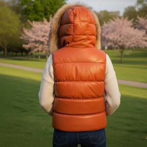 Chaleco Acolchado de Cuero Genuino para Mujer con Capucha y Cierre Frontal, Ropa Exterior Cortavientos y Transpirable - Product Image 6