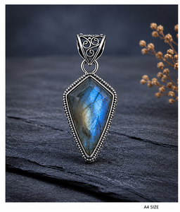 Pendentif en argent labradorite – Collier artisanal en argent sterling avec pierre précieuse bleue chatoyante - Product Image 1