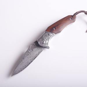 Couteau pliant de survie en acier inoxydable VG10 de haute qualité, style Damas, avec manche en bois - Product Image 6