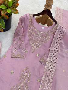 Costume en soie Gmy brodé de luxe avec manches longues et doublure en micro-coton - Product Image 5