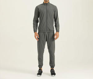 Survêtement Homme Grande Taille Personnalisé de Haute Qualité, Respirant, 100% Nylon Imprimé, Léger, avec Poches Fonctionnelles à Fermeture Éclair - Product Image 2