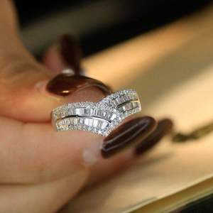 S925 <b>Silver</b> Gold Plated Prong Set Trendy Princess Square V-shaped Row <b>Ring</b> <b>Emerald</b> Cut Moissanite GRA Certified Brilliant Starry - Product Image 1