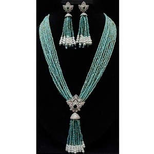 Conjunto de Collar con Colgante de Diseño de Primera Calidad Radiant, con Perlas y Cuentas para Mujer, Joyería Moderna para Bodas - Product Image 1