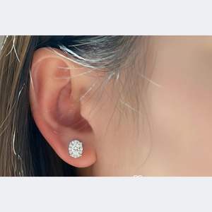 ต่างหูเพชรทรงรี 1.30 กะรัต แบบเม็ดเดี่ยว – ดีไซน์สี่ก้านแบบหรูหราในทองคำ 10K - Product Image 6