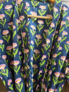 Bata Kimono de Algodón Azul Marino con Estampado Floral para Mujer, Hecha a Mano, con Cuello en V y Cierre con Cordón, Transpirable - Product Image 4