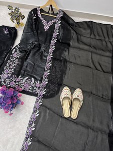 HENIXA CREATION Conjunto de Kurta y Palazzo de Seda FENDY para Mujer, Bordado, Corte Ajustado, con Dupatta y Bordado de Lentejuelas, Ropa Étnica de Diseñador - Product Image 4