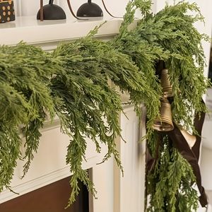 Guirnalda de Pino Artificial Verde de 70.9 Pulgadas, Decoración Navideña Realista para Navidad e Invierno, Guirnaldas y Coronas Navideñas - Product Image 4
