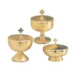 Ciborio de Latón Premium con Tapa Ornamentada para la Sagrada Comunión y Funciones Litúrgicas - Product Image 5