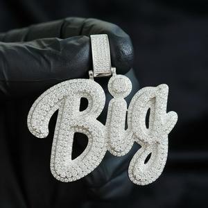 Collier pendentif personnalisé en moissanite et perle d'eau douce en argent sterling 925 |   Bijoux Hip Hop Iced Script pour hommes - Product Image 1