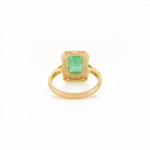 Diseño Exclusivo de Lujo 2.5ct. Anillo de Compromiso con Halo de Diamantes y Esmeralda Zambiana, Joyería Nupcial de Oro Amarillo Real de 14K - Product Image 6