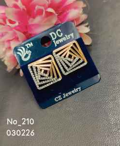 Pendientes de Botón Geométricos de Moda para Mujer, Chapados en Oro de Primera Calidad, Acero Inoxidable, Diseño Hipoalergénico, Joyería Fina para Fiestas - Product Image 3