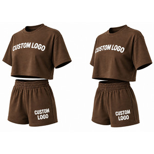 Conjunto de 2 piezas de top corto y pantalones cortos para mujer con logotipo personalizado |   Conjunto Deportivo Informal de Gran Tamaño |   Ropa Deportiva de Verano Personalizada con Bordado - Product Image 3