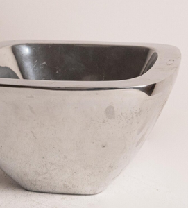 Frutero Cuadrado Plateado Moderno, Recipiente Decorativo de Aluminio Pulido, Elegante Plato de Almacenamiento para Mesa, Decoración Contemporánea - Product Image 2