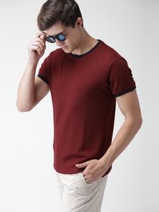 T-shirt en tricot rouge pour homme, coupe ajustée, avec bordure contrastée, manches courtes, col rond, vêtement décontracté - Product Image 2