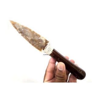 Vente en gros de cristaux écologiques sculptés à la main, de qualité supérieure, en agate rouge, en forme de pointe de flèche, sur le thème du patriotisme, portables - Product Image 3
