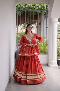 Nouvel ensemble Kurti haut en georgette lourde brodée de sequins avec lehenga et dupatta pour femme, idéal pour les mariages et les fêtes - Product Image 2