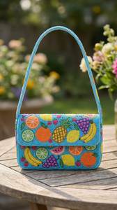 Sac à bandoulière artisanal en perles à thème fruits tropicaux (agrumes, banane, ananas) – Sac à main d'été - Product Image 1