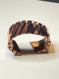 Brazalete de Cobre, Hecho a Mano por Artesanos Indios, Diseño Elegante y Moderno, Acabado Pulido para Uso Activo, Estilo Artístico - Product Image 5