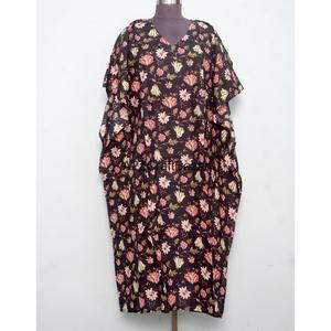 Vestido Maxi Bodycon con Cuello en V, Hecho a Mano, Ecológico, de Algodón, con Estampado Floral Indio, para Mamás, Uso Diario, Playa, o como Ropa de Dormir - Product Image 1