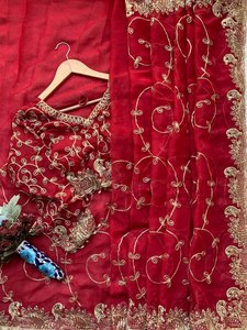 Sari en Georgette Doux avec Bordure Jhal, Sari en Georgette Fantaisie à Paillettes, Sari Élégant avec Broderie Cordonnée, Sari avec Bordure Jhal Lourde, Sari à Finition Brillante et Douce - Product Image 1